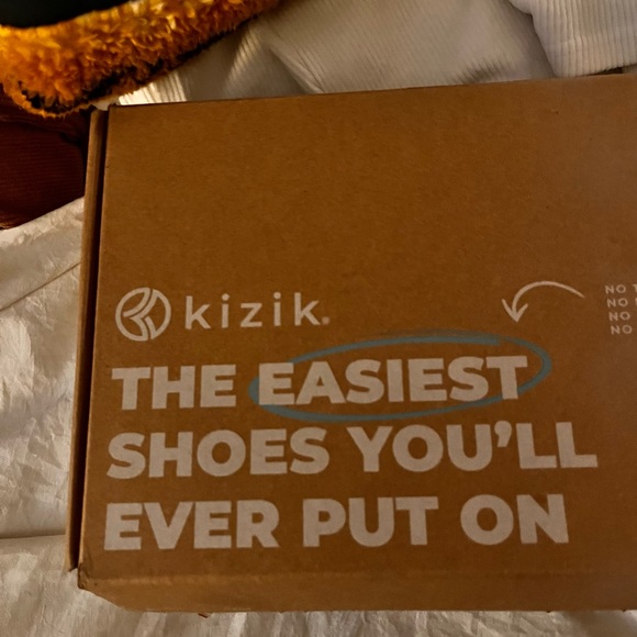 Kizik Women's Black Slip-On Athletic Shoes - Picture 2 of 10